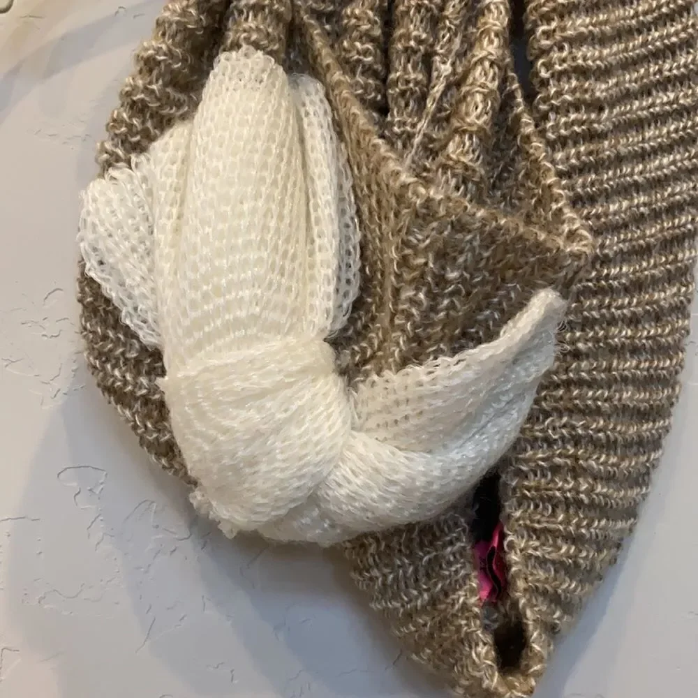 NWOT Betsey Johnson Oatmeal Infinity Scarf with Cream Bow